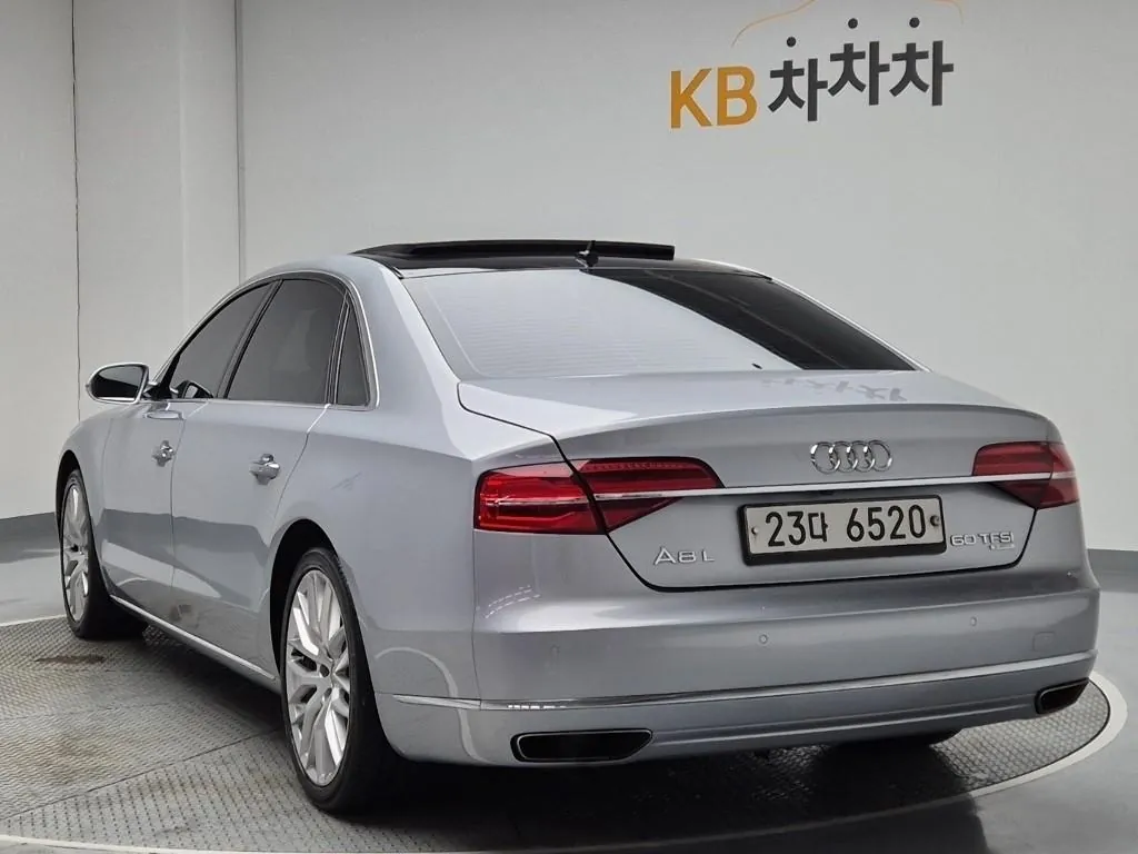 Audi A8 2015 photo 2