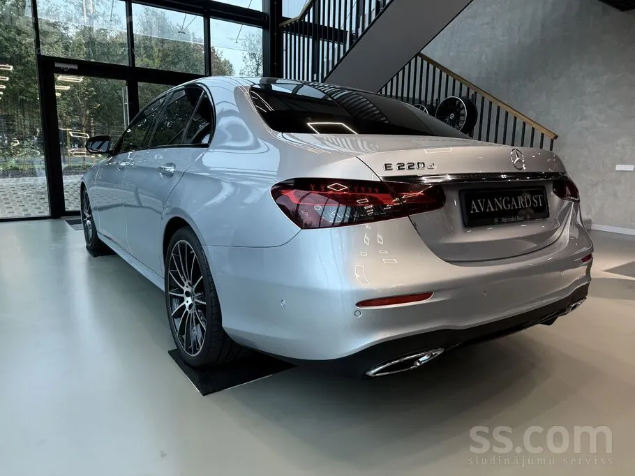 Mercedes-Benz E220 2022 photo 2
