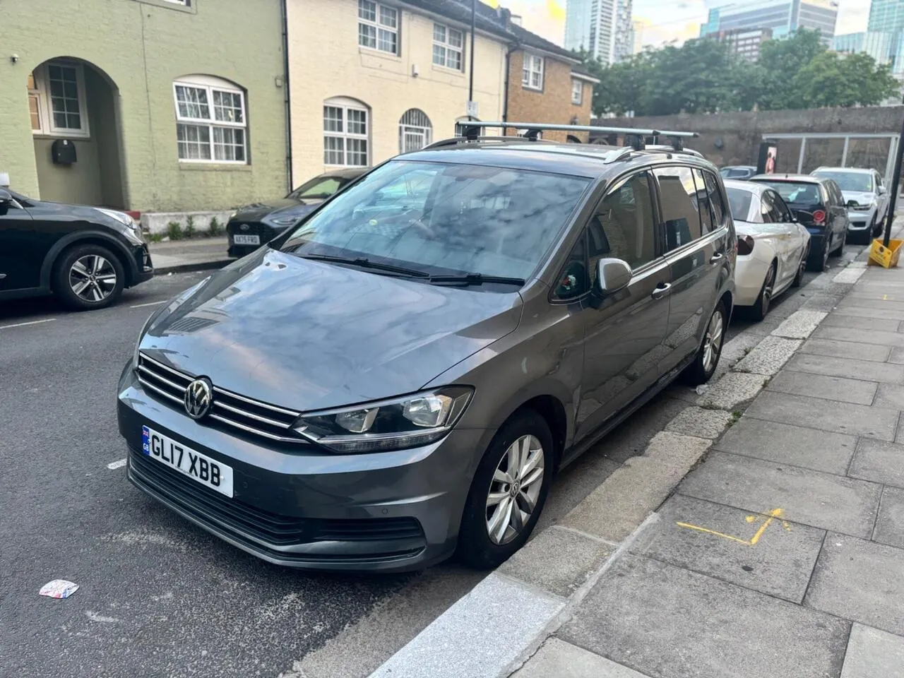 Volkswagen Touran 2017 photo 2