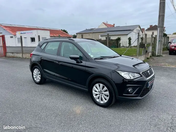 Seat Arona 2019 photo 2