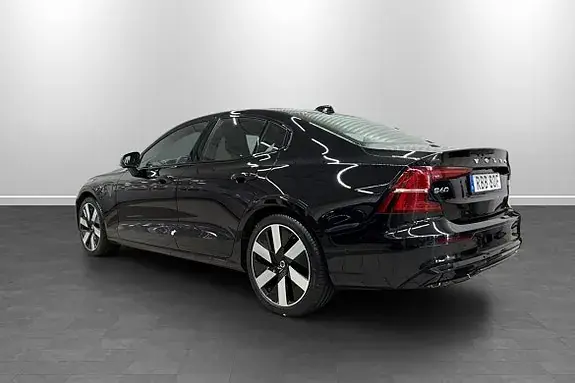 Volvo S60 2024 photo 2