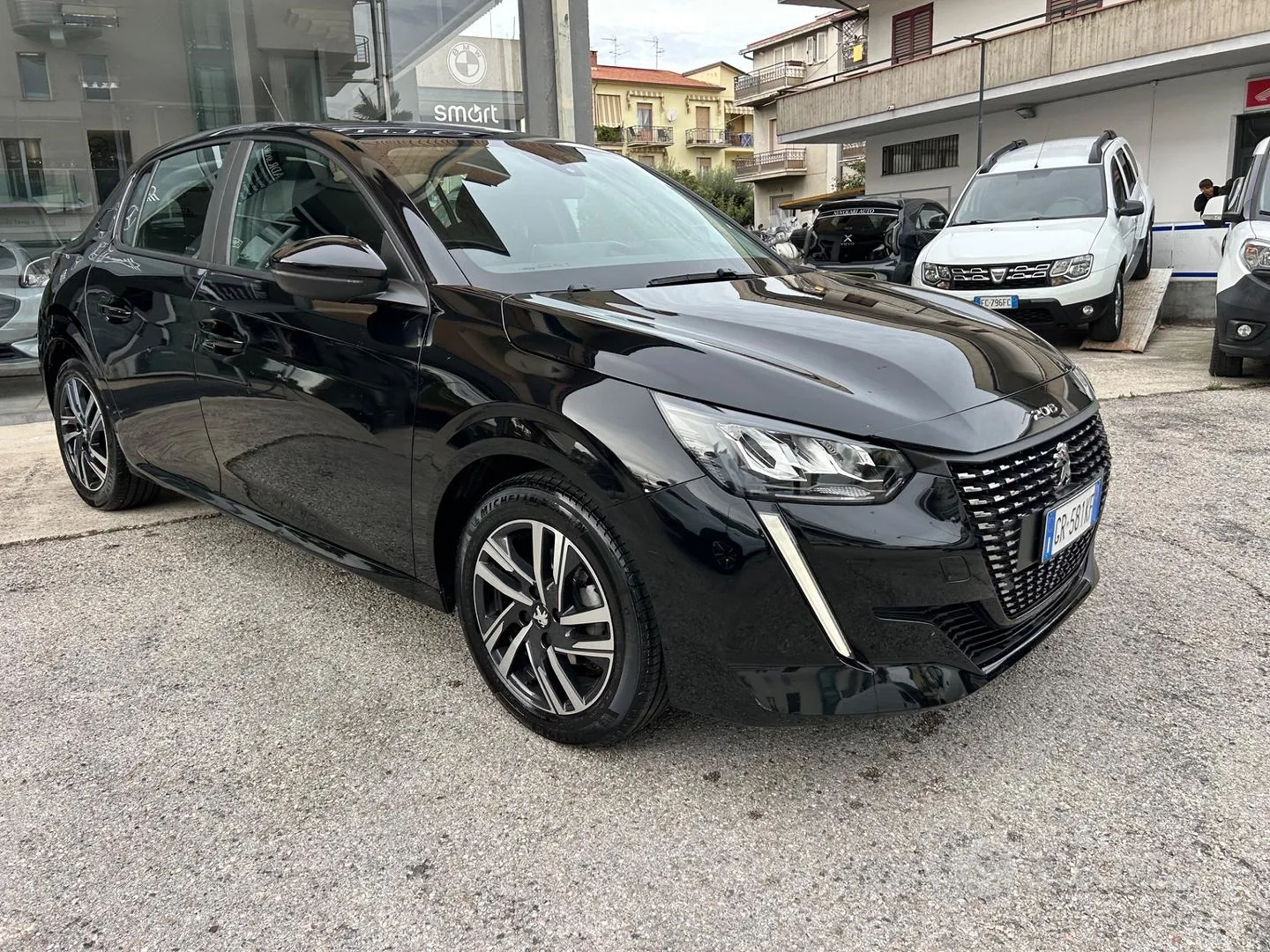Peugeot 208 2023 photo 2