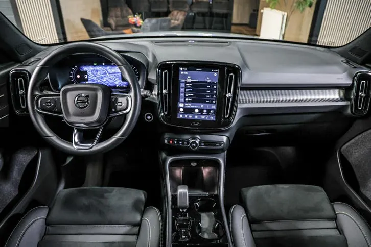 Volvo Xc40 2023 photo 2
