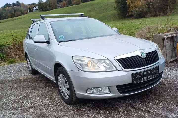 Skoda Octavia 2009 photo 2