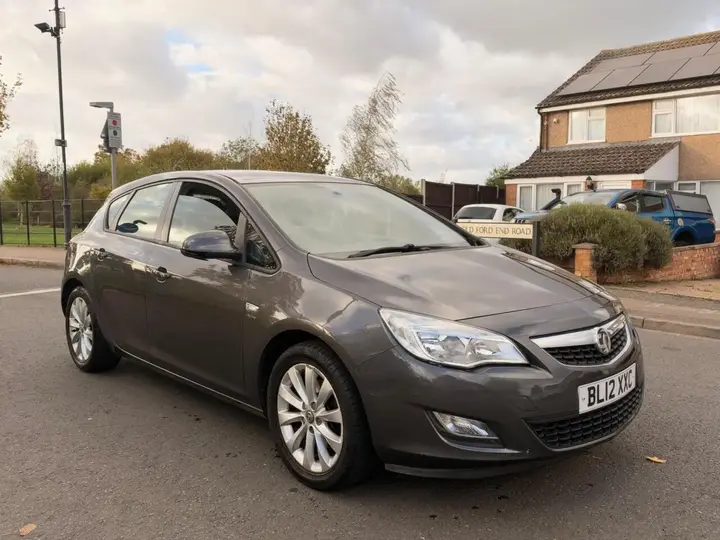 Vauxhall Astra 2012 photo 5