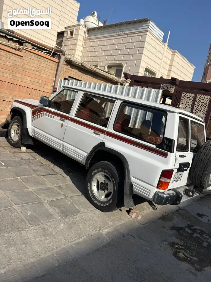 Nissan Patrol 1993 photo 2