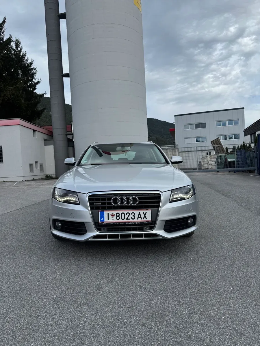 Audi A4 2011 photo 2