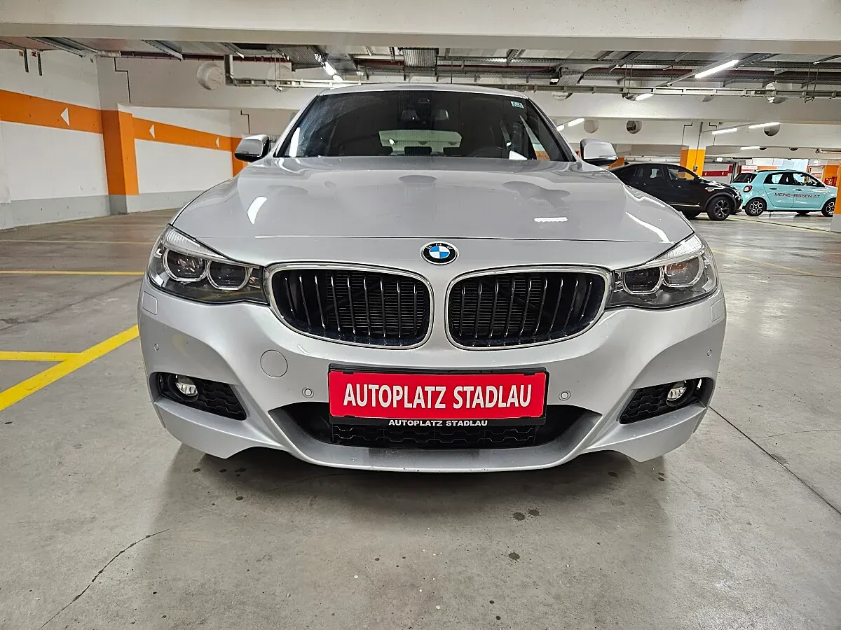 BMW 3 Series 2019 photo 3