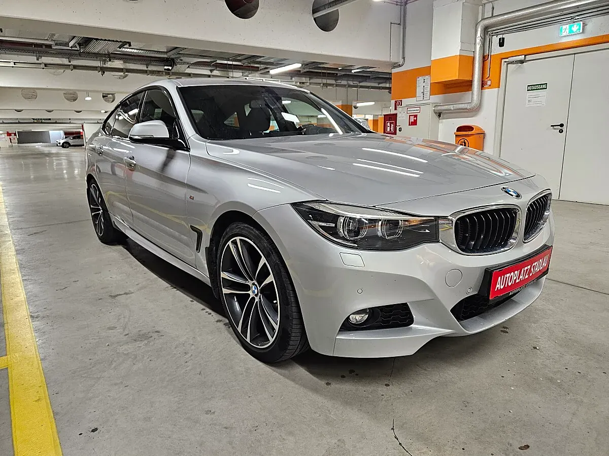 BMW 3 Series 2019 photo 2