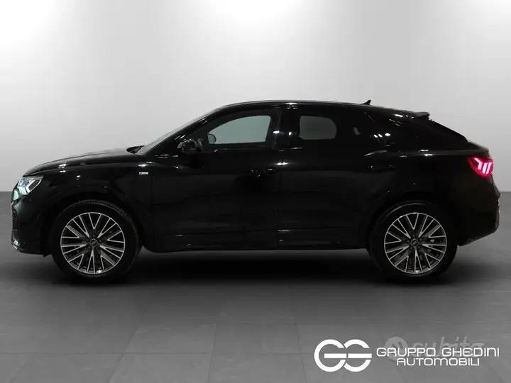 Audi Q3 2023 photo 2