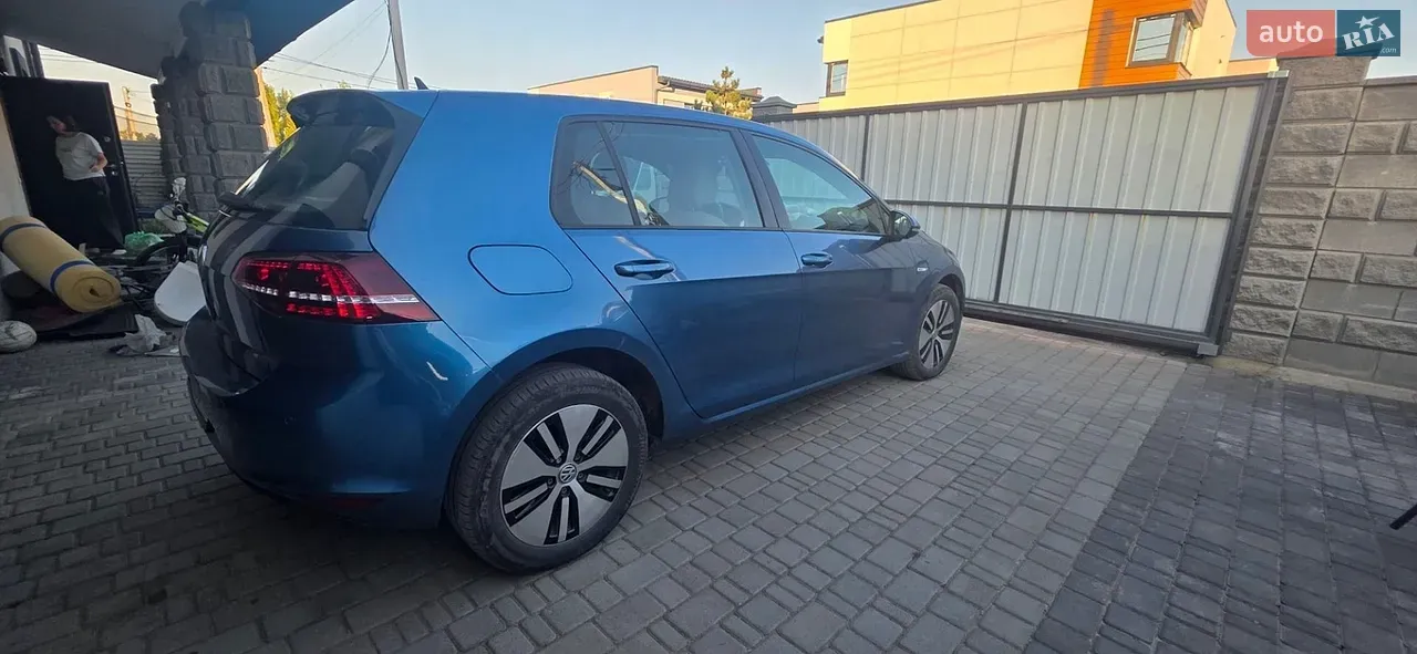Volkswagen E-Golf 2015 photo 4