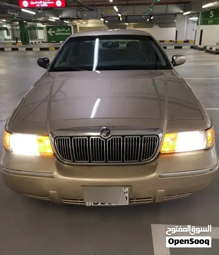 Ford Crown Victoria 2000 photo 3