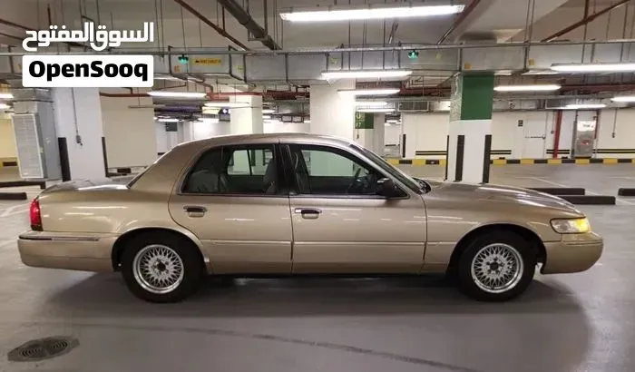 Ford Crown Victoria 2000 photo 4