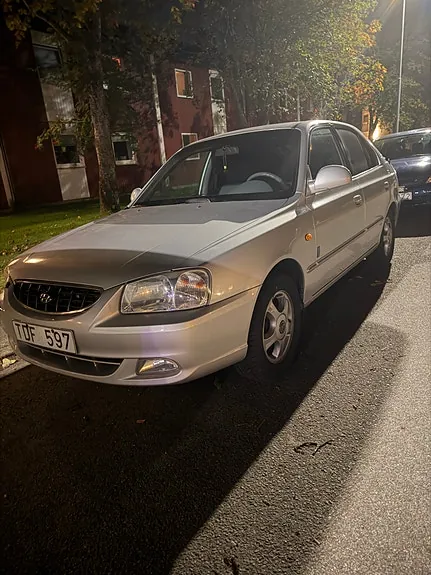 Hyundai Accent 2002 photo 2