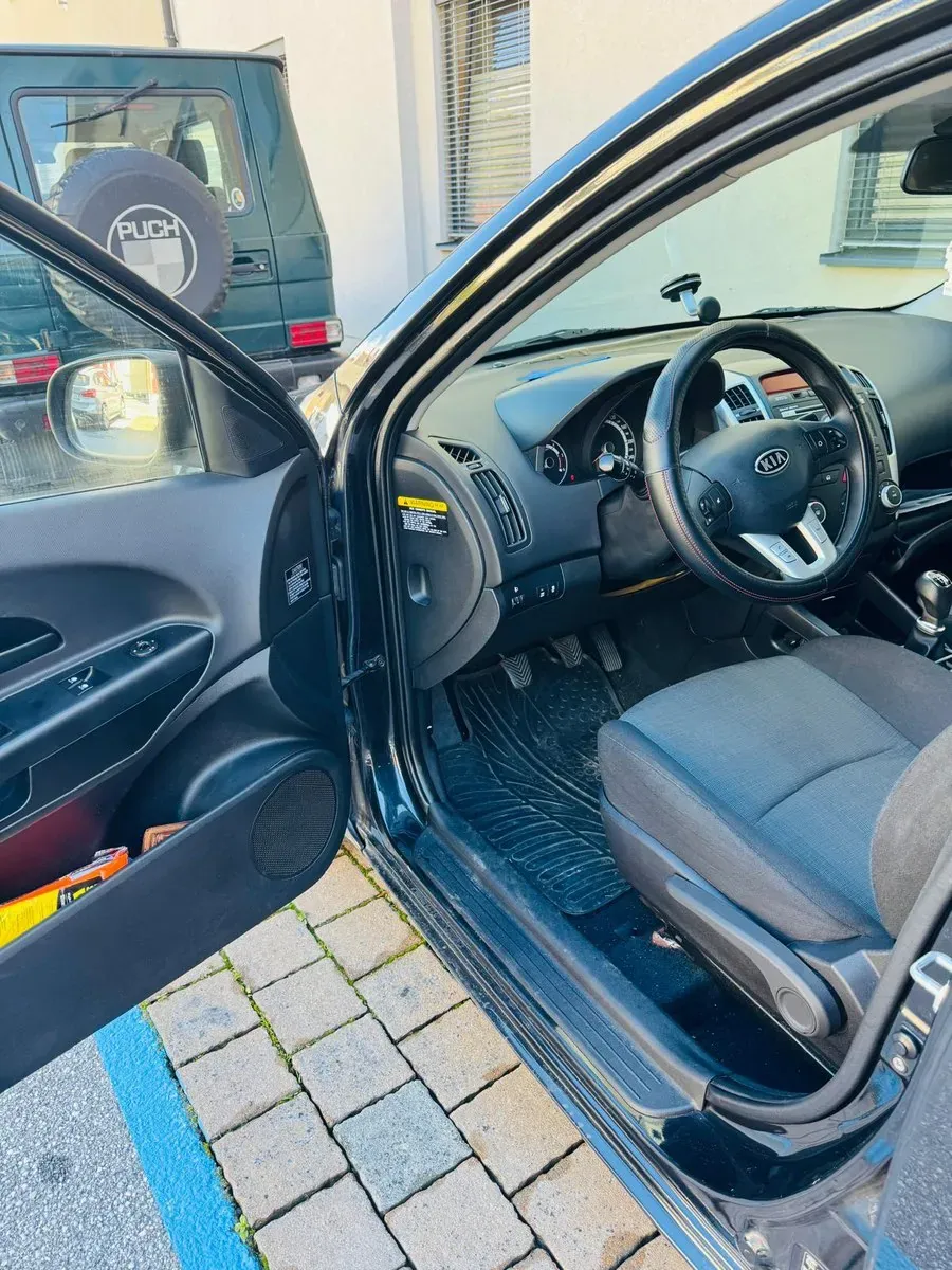 Kia Ceed 2010 photo 2