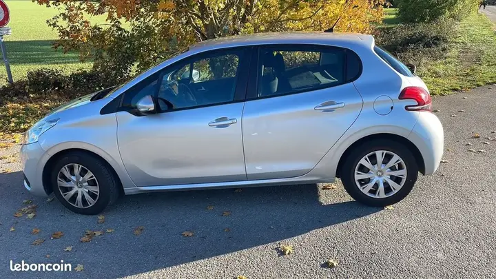 Peugeot 208 2017 photo 2