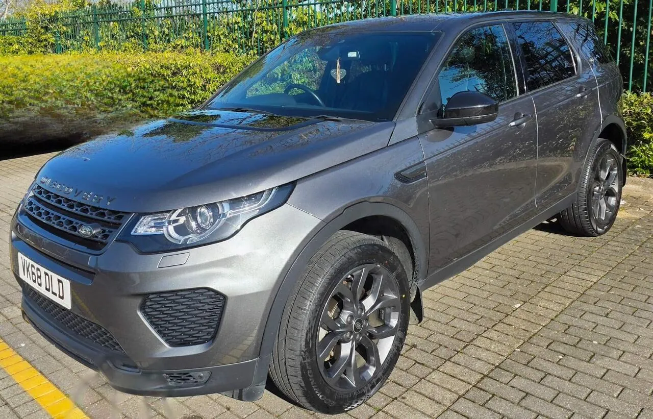 Land Rover Discovery Sport 2018 photo 2