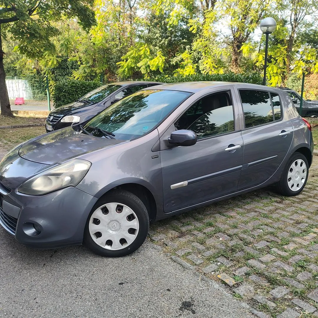 Renault Clio 2011 photo 2
