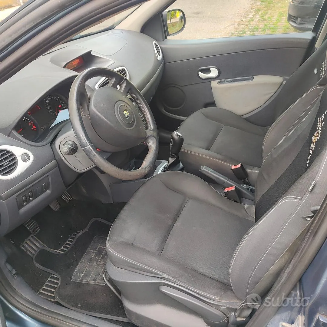 Renault Clio 2011 photo 4