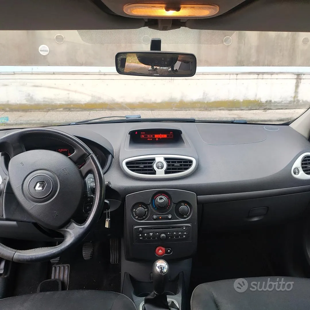 Renault Clio 2011 photo 3