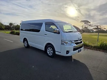 Toyota Hiace 2024 photo 2