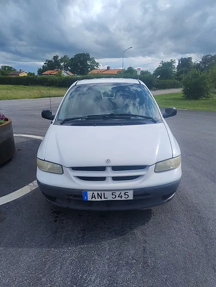 Chrysler Voyager 1997 photo 2