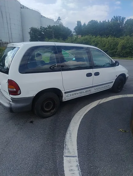 Chrysler Voyager 1997 photo 4