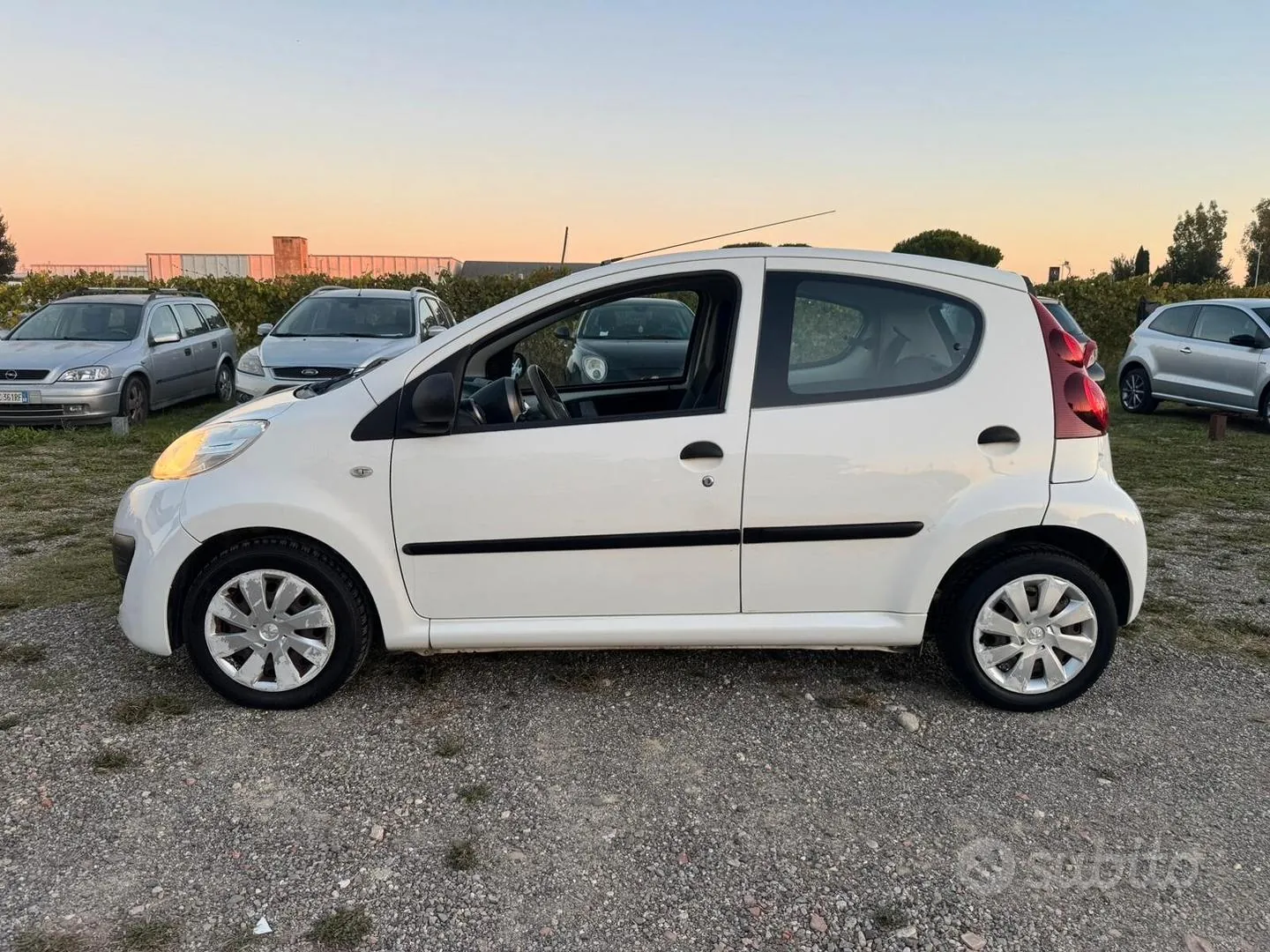 Peugeot 107 2013 photo 2