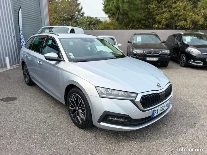 Skoda Octavia 2021 photo 2