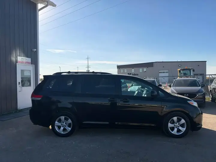 Toyota Sienna 2014 photo 4