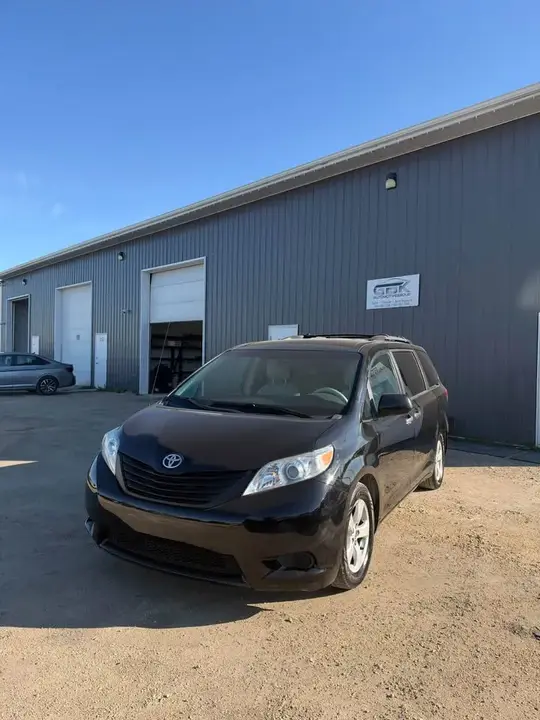 Toyota Sienna 2014 photo 3