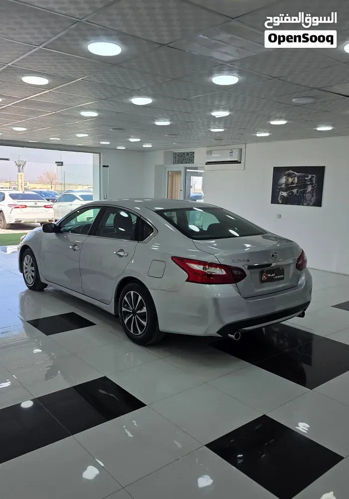 Nissan Altima 2018 photo 2