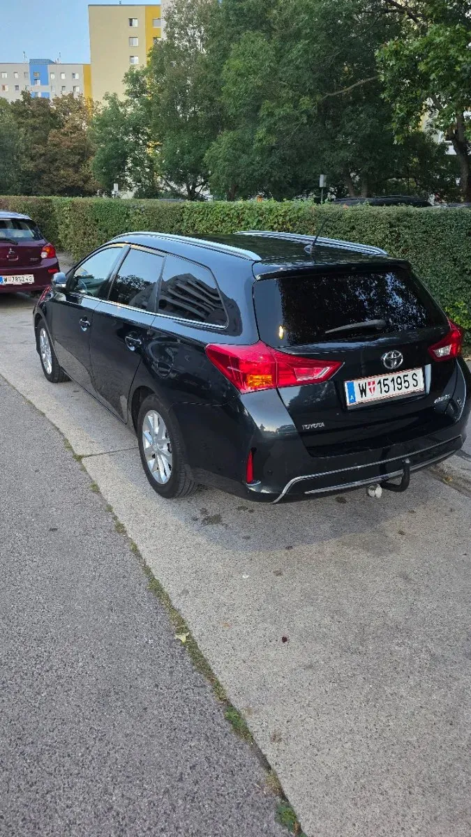 Toyota Auris 2014 photo 3