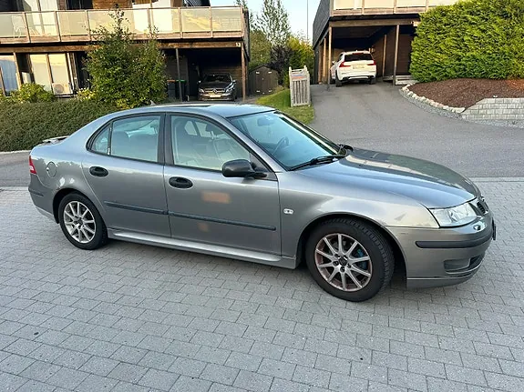 Saab 9-3 2005 photo 2