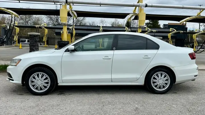 Volkswagen Jetta 2017 photo 3