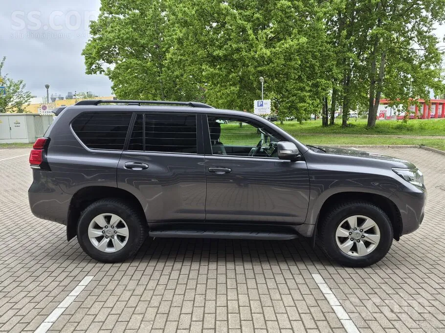 Toyota Land Cruiser 2022 photo 3