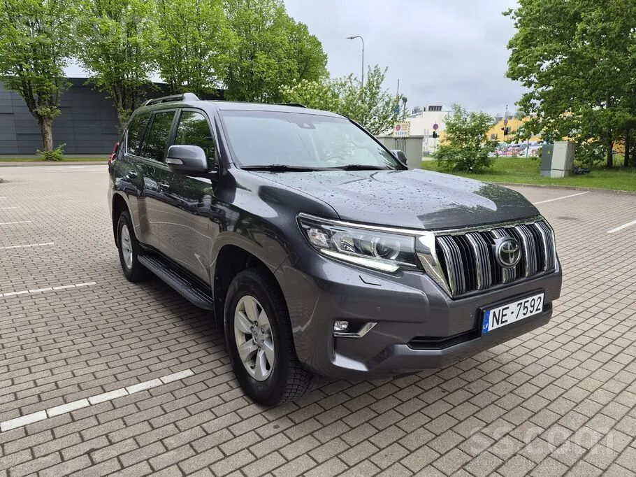 Toyota Land Cruiser 2022 photo 2