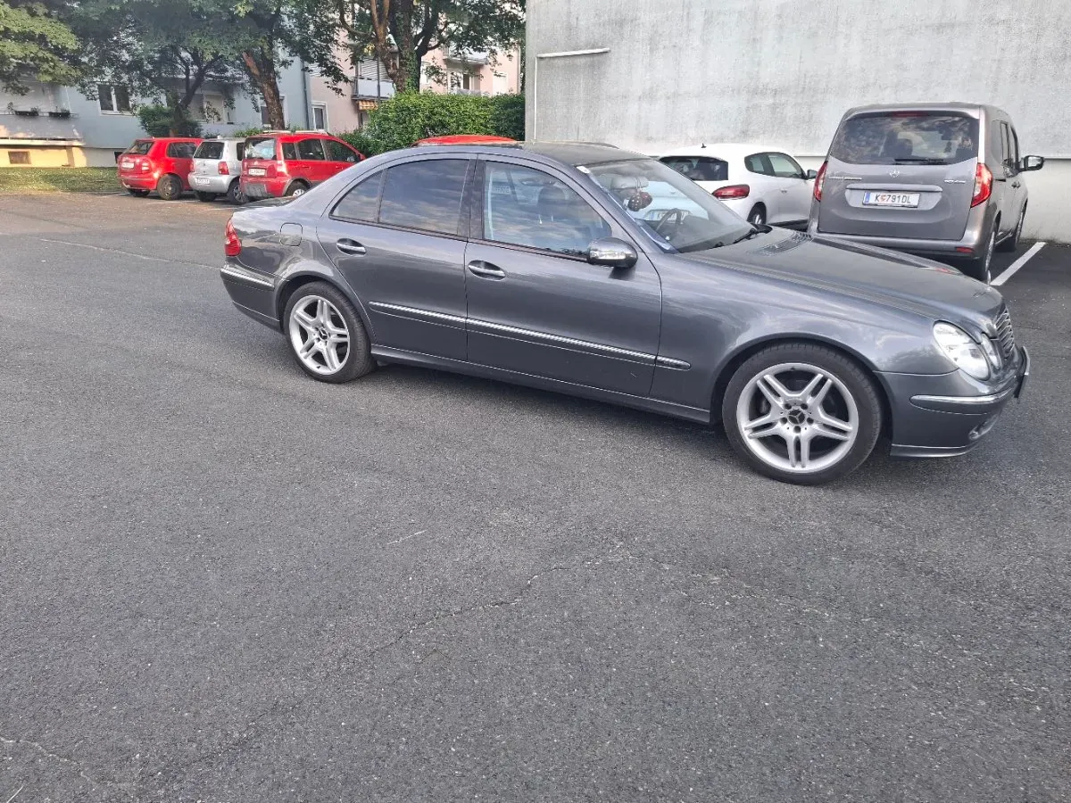 Mercedes-Benz E-Class 2005 photo 3