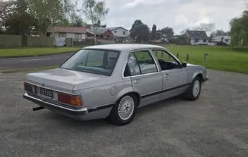 Holden Commodore 1983 photo 5