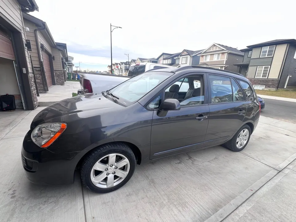 Kia Rondo 2007 photo 2