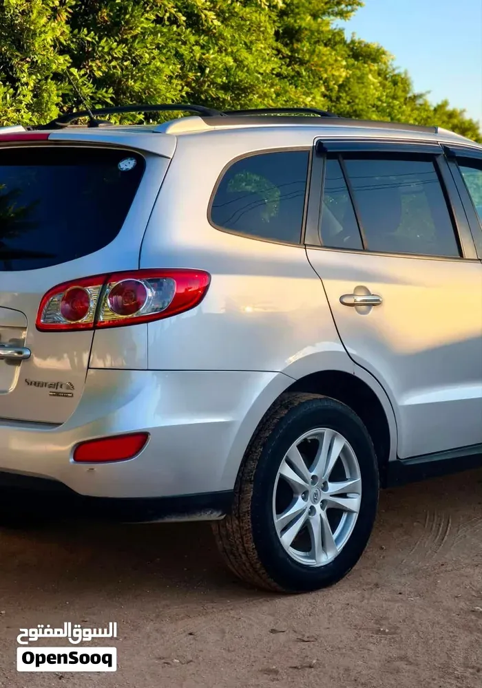 Hyundai Santa Fe 2012 photo 2