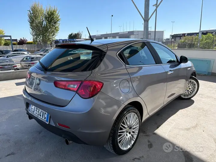 Alfa Romeo Giulietta 2011 photo 3