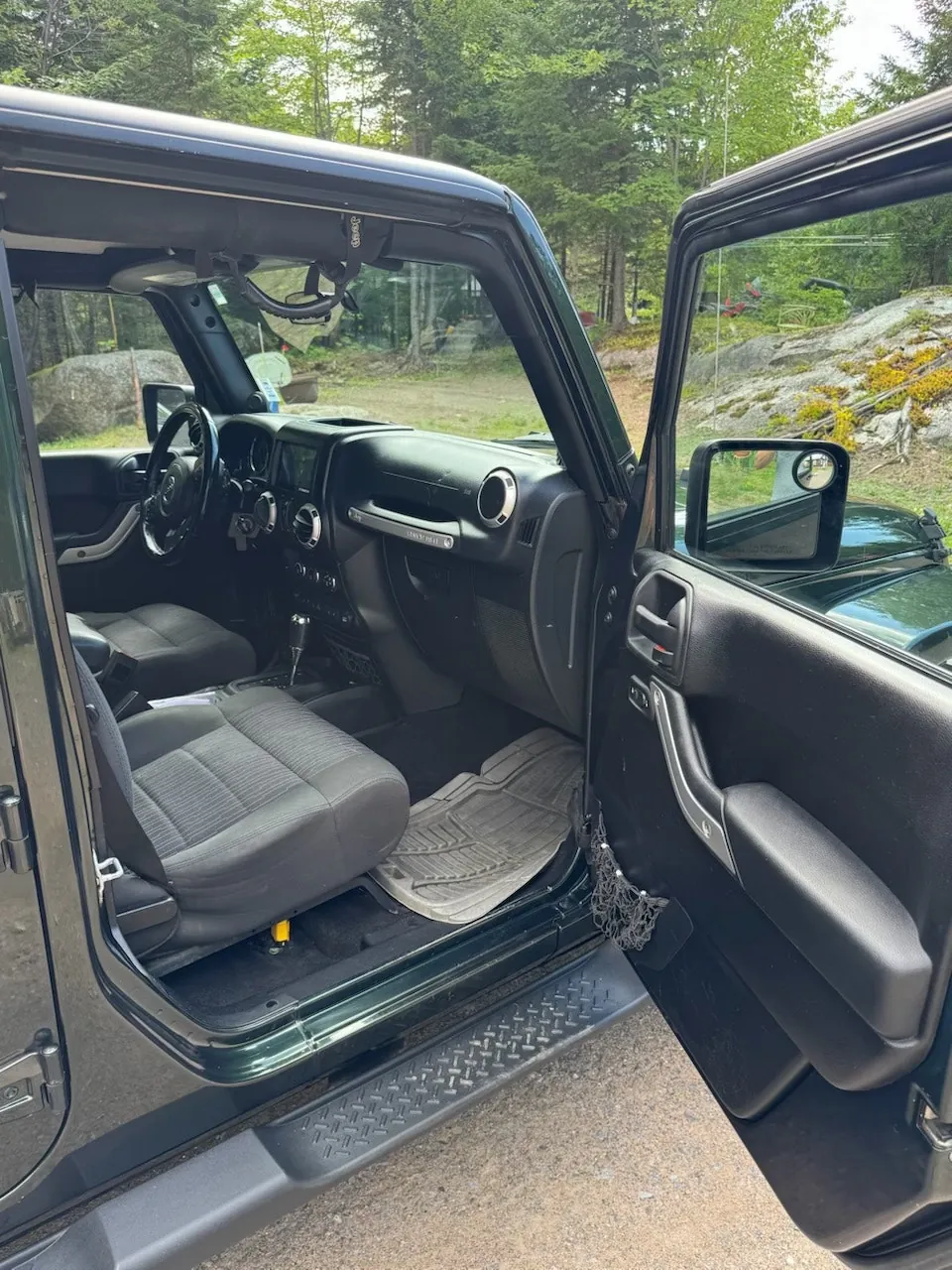 Jeep Wrangler Unlimited 2011 photo 2