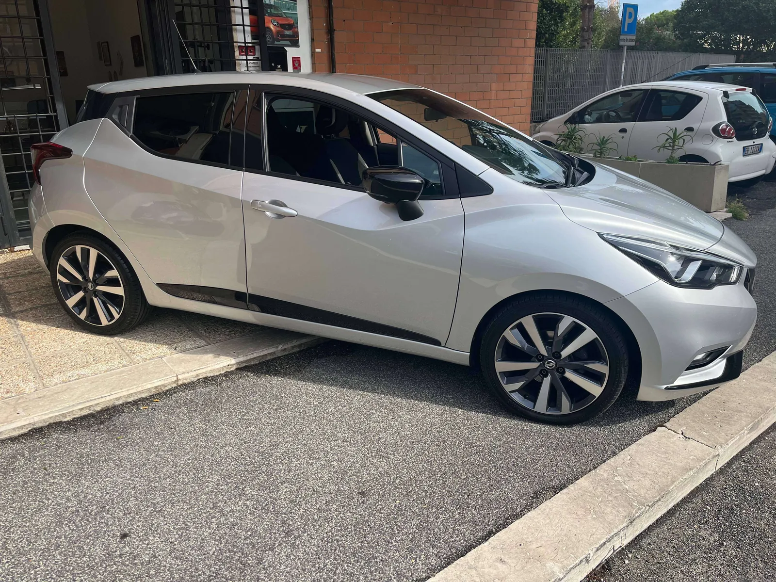 Nissan Micra 2017 photo 2