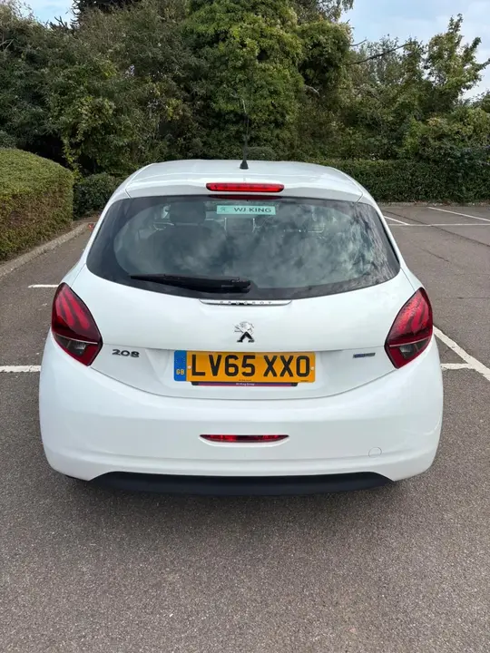 Peugeot 208 2015 photo 4