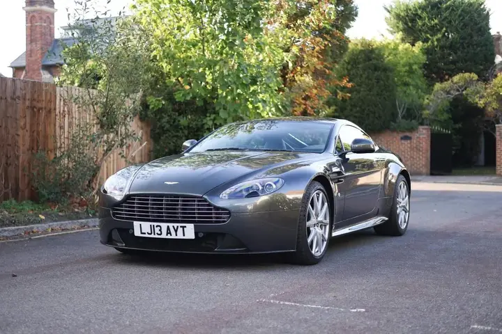Aston Martin Vantage 2013 photo 2