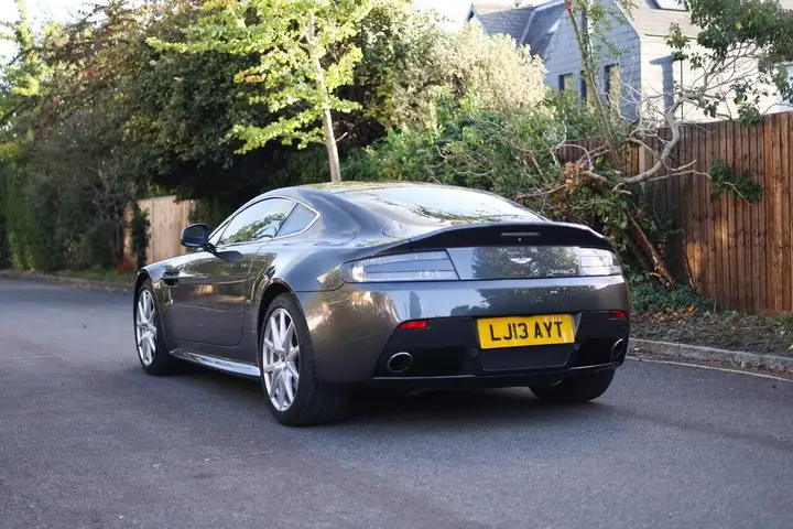 Aston Martin Vantage 2013 photo 5