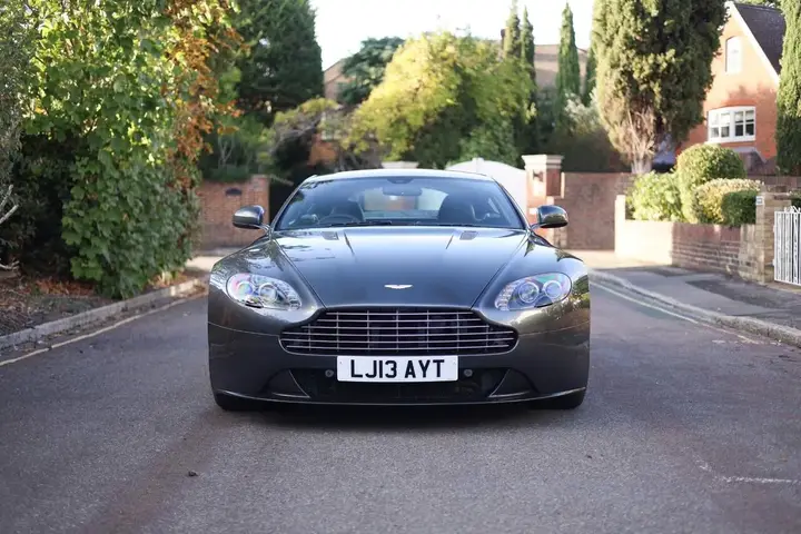 Aston Martin Vantage 2013 photo 3