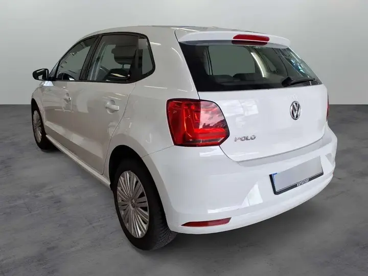 Volkswagen Polo 2015 photo 3