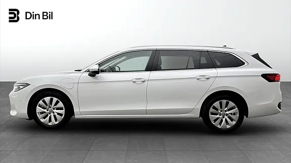 Volkswagen Passat 2025 photo 2